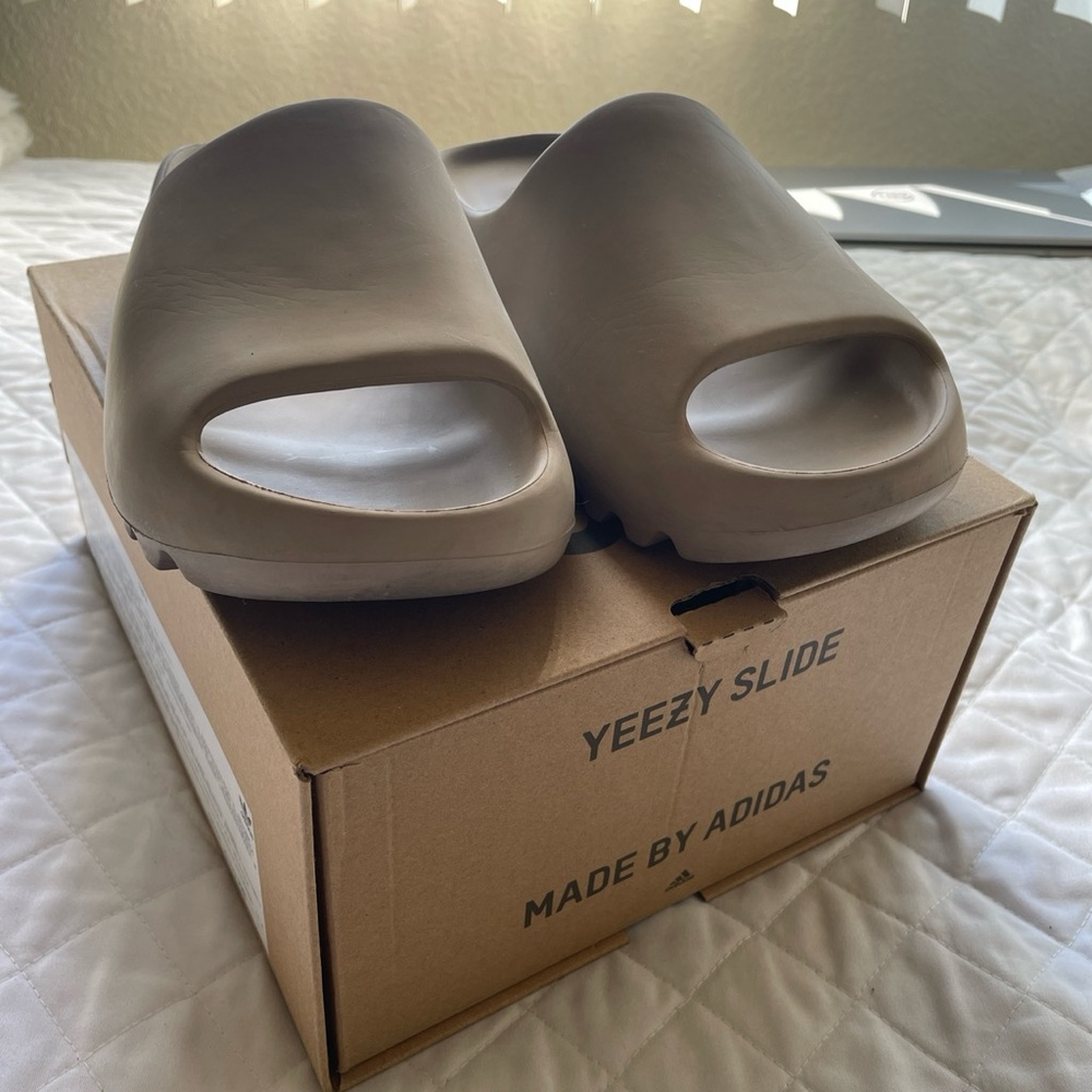 Yeezy Slides Pure